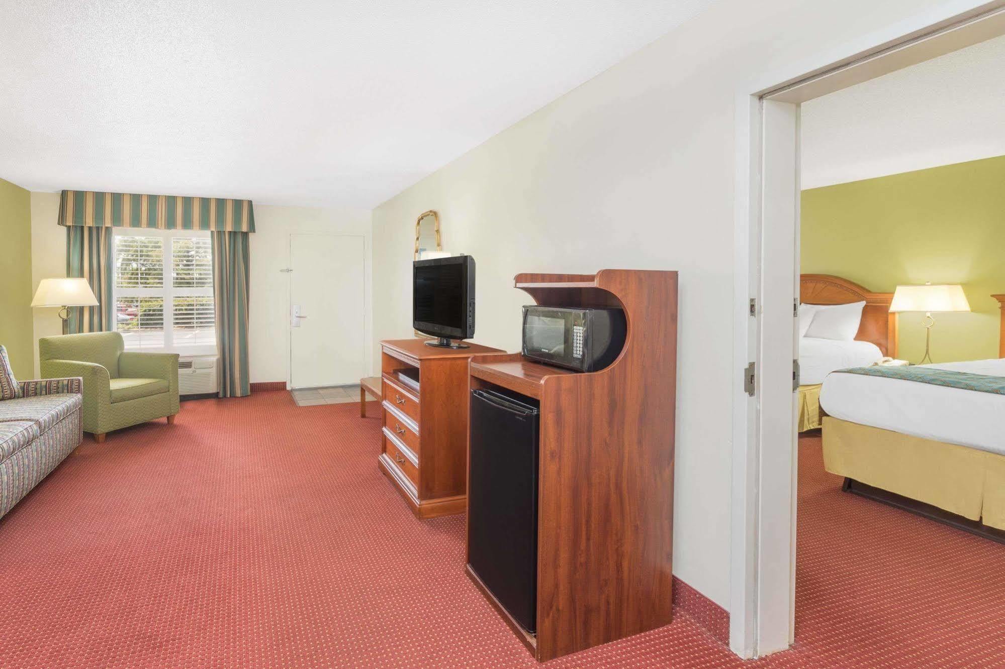 Baymont By Wyndham Orangeburg North Hotel Eksteriør billede